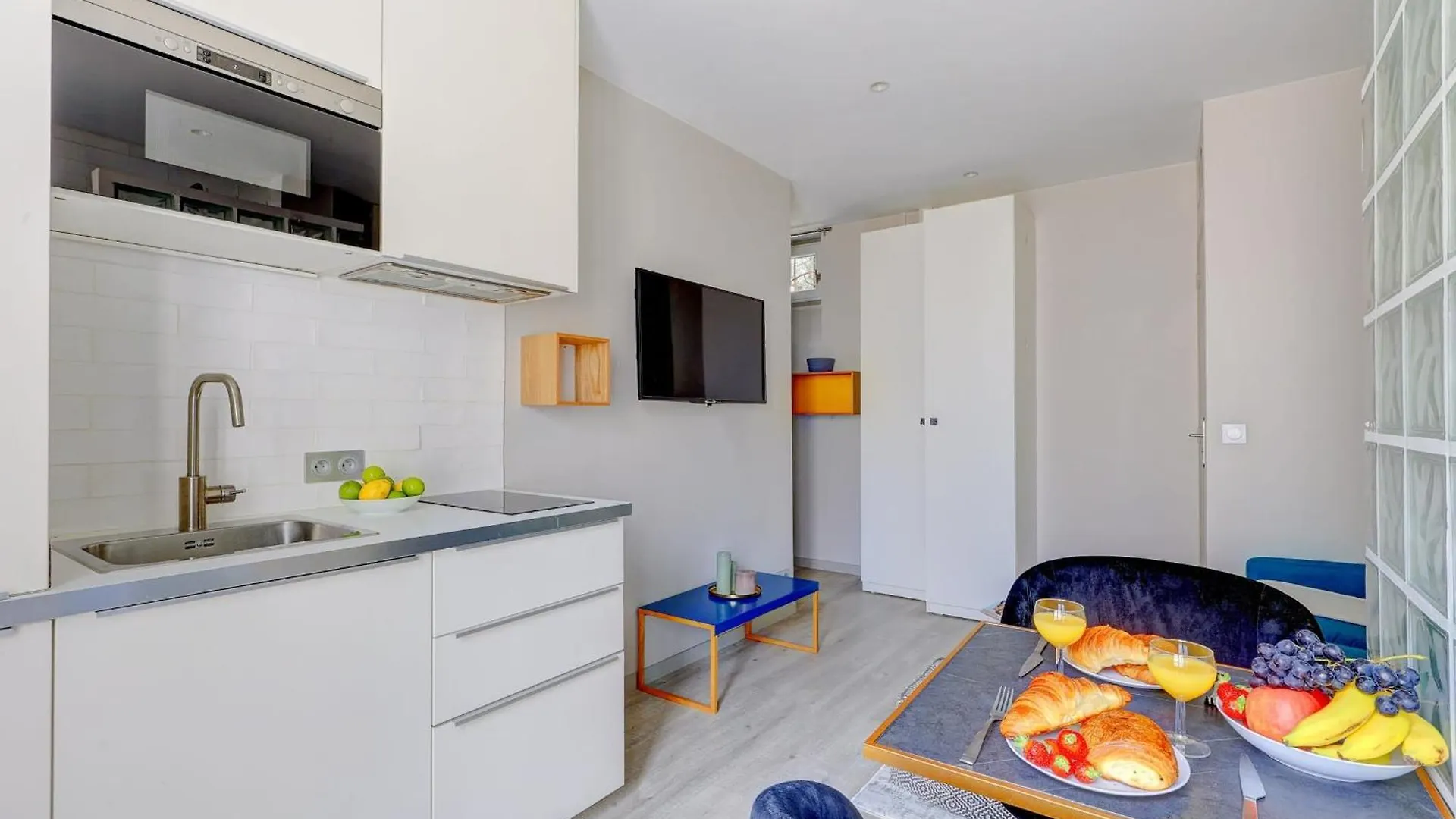 Eiffel Tower & 7Th Arrondissement - Cityapartmentstay Paris Apartment